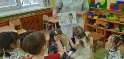 Медсестра Кобелева Е.Ю. провела с малышами образовательную деятельность